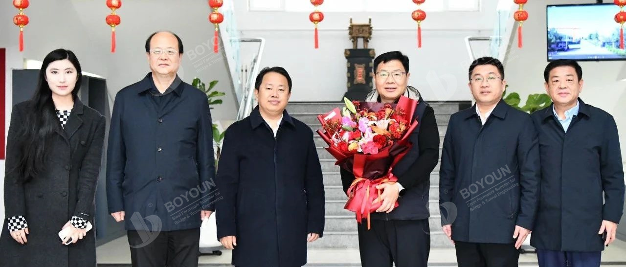 การเยี่ยมชมปีใหม่ของรัฐบาลไป ที่ BoyounGroup เป็นการให้กำลังใจ และสัญญาในอนาคต