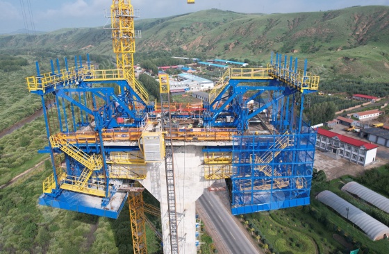 กล่องเดียวนักเดินทางรูปแบบแคนทิลิเวอร์เซลล์เดี่ยว